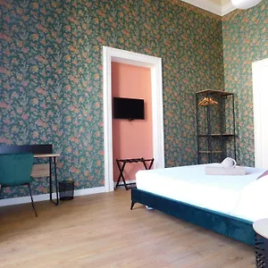 hibiscus-etnea-rooms.taorminaitalyhotels.com/
